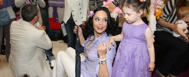 FOTO! Desen cu soare si copaci infloriti pentru Andreea Marin de la fetita sa