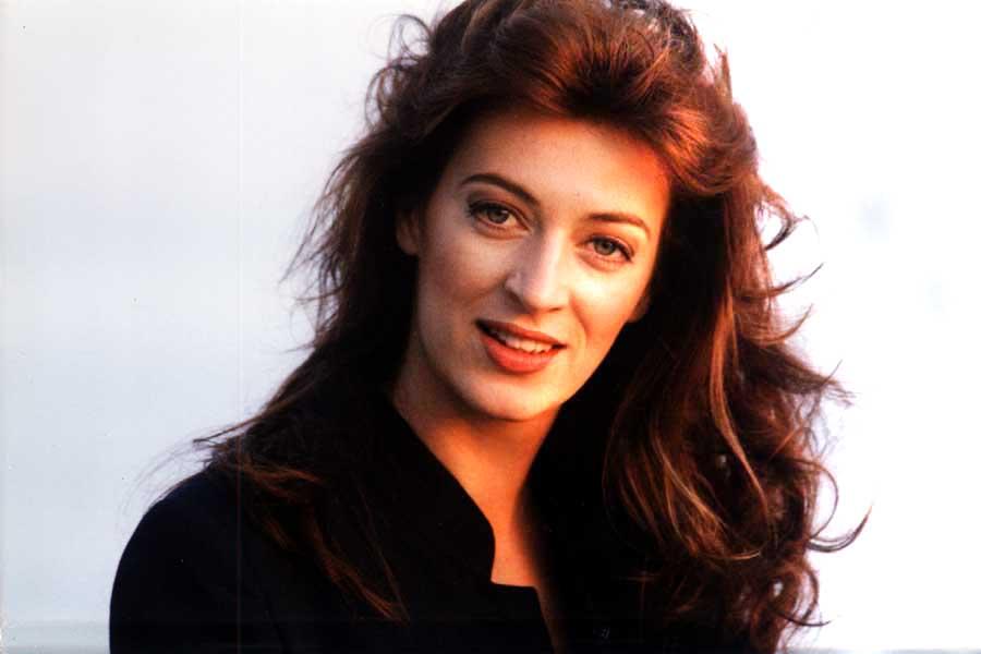 Emotionant! Omagiu adus Laurei Stoica in Centrul Vechi din Capitala: 200 de oameni au cantat impreuna "Un actor grabit"