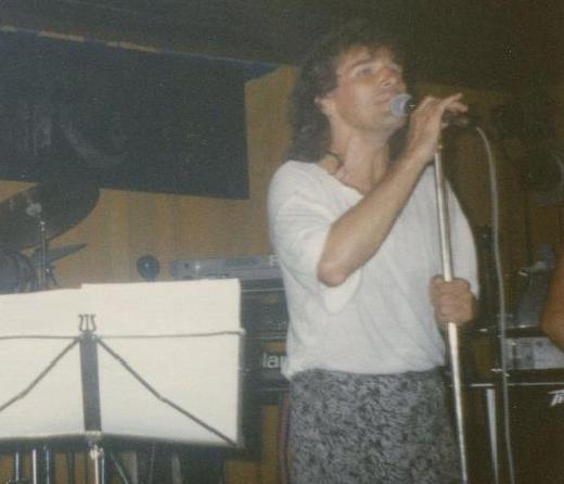 Era 1986, prima vara in Costinesti! Imagini inedite cu Dan Bittman si Holograf pe scena acum 27 de ani!