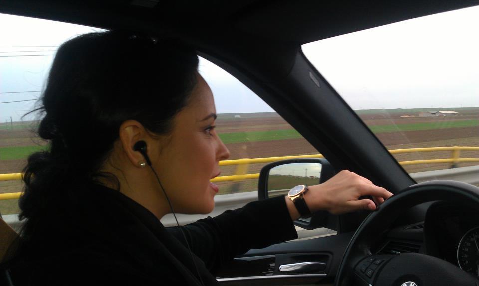 Andreea Marin in goana spre un eveniment, cu 140 km/h