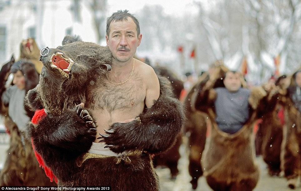 Romanca Alecsandra Dragoi, printre castigatorii concursului Sony World Photography Awards 2013