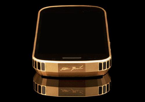 Observator Special: Un telefon care costa cat o masina...