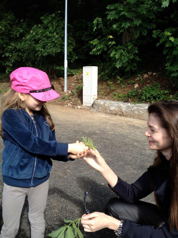 Monica Gabor, cuprinsa de sentimente materne: "Imi vindec sufletul uitandu-ma la fotografiile fiicei mele, Irina"