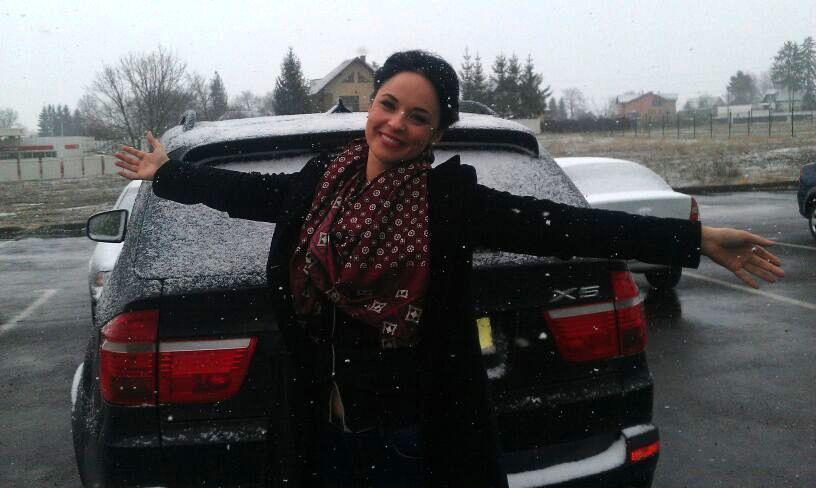 Dupa ce sanatatea i-a creat probleme, Andreea Marin se relaxeaza printre fulgi de zapada