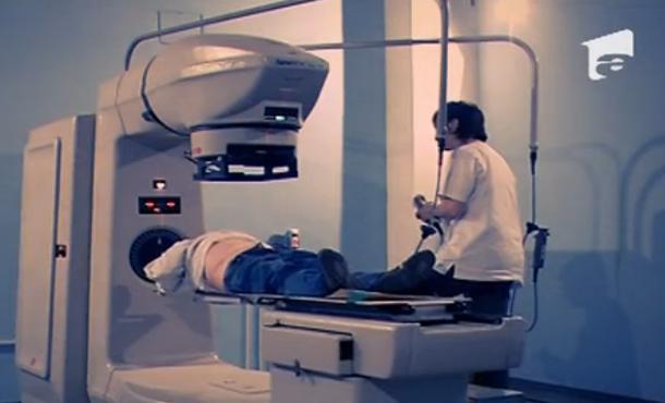 Ajuta-i sa zambeasca! Bolnavii de cancer, ucisi cu buna stiinta. Romania ignora de un deceniu folosirea radioterapiei ca tratament