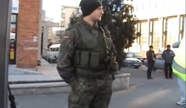 Panica in Turnu Severin! Mai multi oameni au sunat la Politie dupa ce au vazut un tanar inarmat pe strada