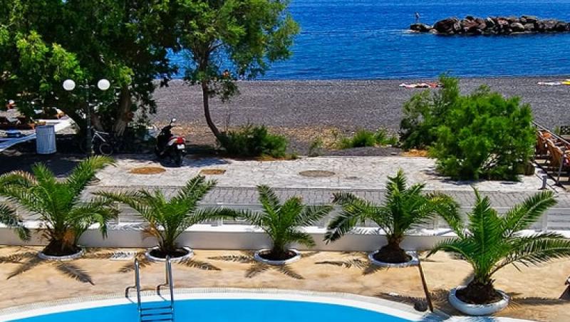 Daca ajungi in Santorini, nu ocoli statiunea Kamari! 