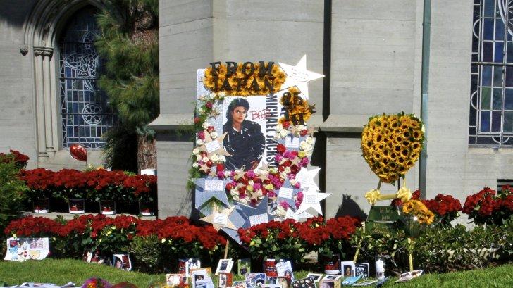 Sicriul cu trupul lui Michael Jackson, pe punctul de a fi FURAT. Vezi care era planul hotilor!