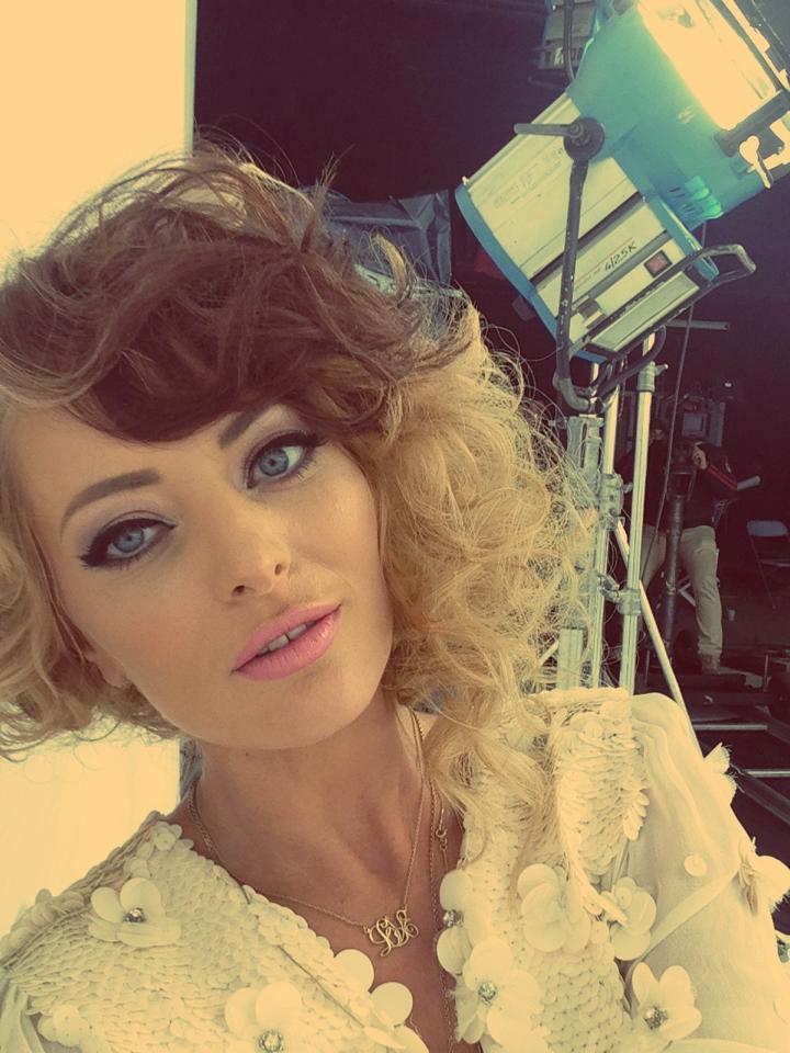 Delia Matache filmeaza pentru campania "Doar optimismul e contagios". Iti place cum arata?