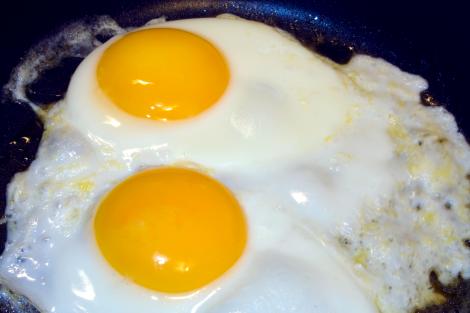 Controversa: Cum e mai bine sa mananci oul, doar albusul sau si galbenusul? 