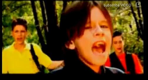 Erau niste pusti, se numeau AMICII si cantau "Ea este Dana, colega mea..."! Iata-i astazi, sunt adulti!