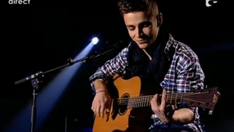 Andrei Leonte, flash-mob cu o chitara... inainte de finala! Diseara, va incerca sa ne reprezinte la Eurovision 2013