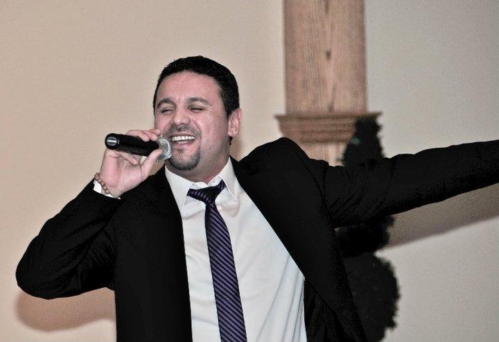 Nicu Paleru a dat muzica de petrecere pe rock! Artistul canta piese din repertoriul trupei Holograf (VIDEO)