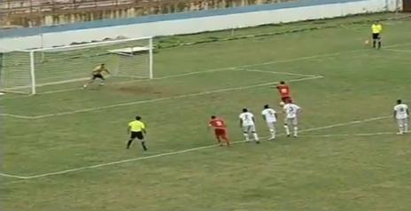 VIDEO: Autogol de la punctul cu var?!? Cel mai prost penalty din toate timpurile