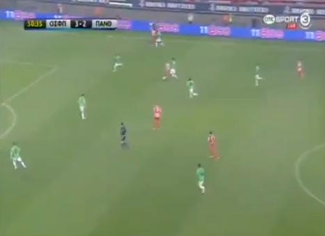 VIDEO! Golul Zilei: Un fotbalist de la Olympiakos i-a transformat pe fundasi in jaloane! Reusita "A la grec"