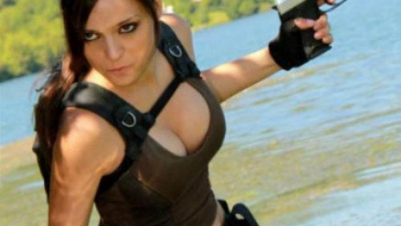 Sunt mortale! Lara Croft are cele mai SEXY sosii (FOTO)