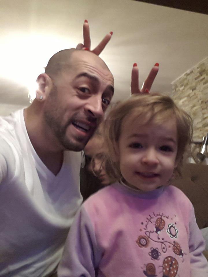 CRBL se pregateste de Paste, alaturi de micuta Alessia si sotia Elena