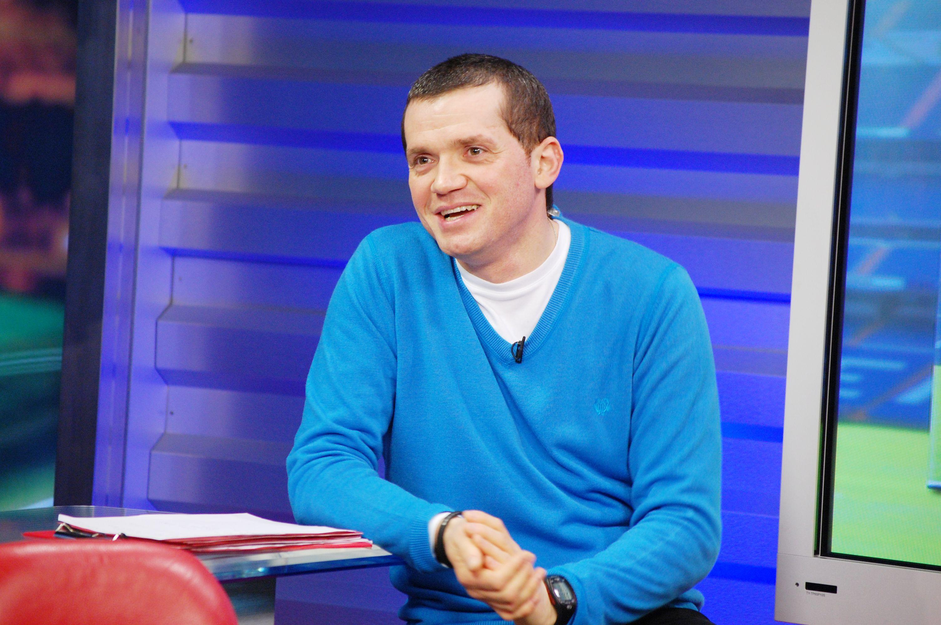 Miercuri, de la 22:00, Catalin Oprisan iti da intalnire la "Smile TV"