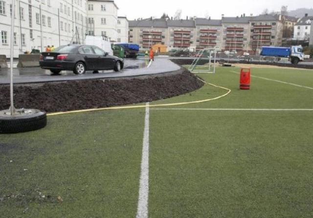 Se intampla in Norvegia! Asa ceva n-ai vazut: Terenul de fotbal, popas intre Universitate si Spitalul de nebuni