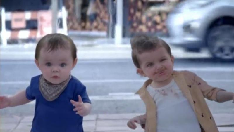 Bebelusii dansatori revin! Cea mai vizionata reclama online a tuturor timpurilor