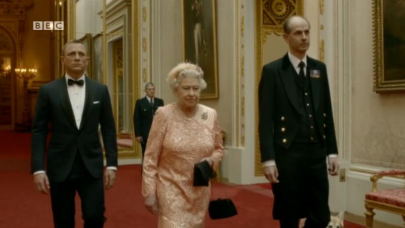 Regina Elisabeta a II-a a primit premiul BAFTA pentru rolul jucat alaturi de James Bond la Olimpiada din 2012