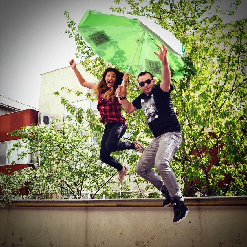 ADRENALINA! Antonia si Mihai Morar sar cu parasuta de 1 Mai