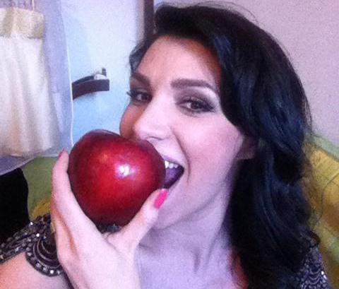 Sorana isi aminteste: "Mama mi-a spus ca daca un barbat ma agaseaza, sa-l lovesc intre picioare si sa tip. I-am ascultat sfatul!"