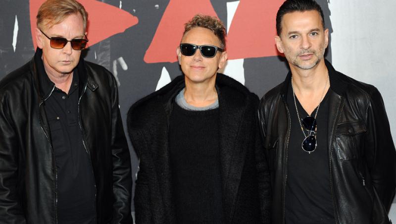 O armata de oameni se pregateste pentru sosirea in Romania a celor de la Depeche Mode