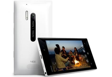 Nokia lanseaza cu incredere noul Lumia 928