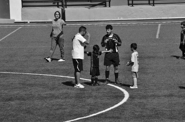 POZA ANULUI: Ce lectie de Fair-Play! Un copil de cinci ani a oprit o cearta intre arbitru si antrenor