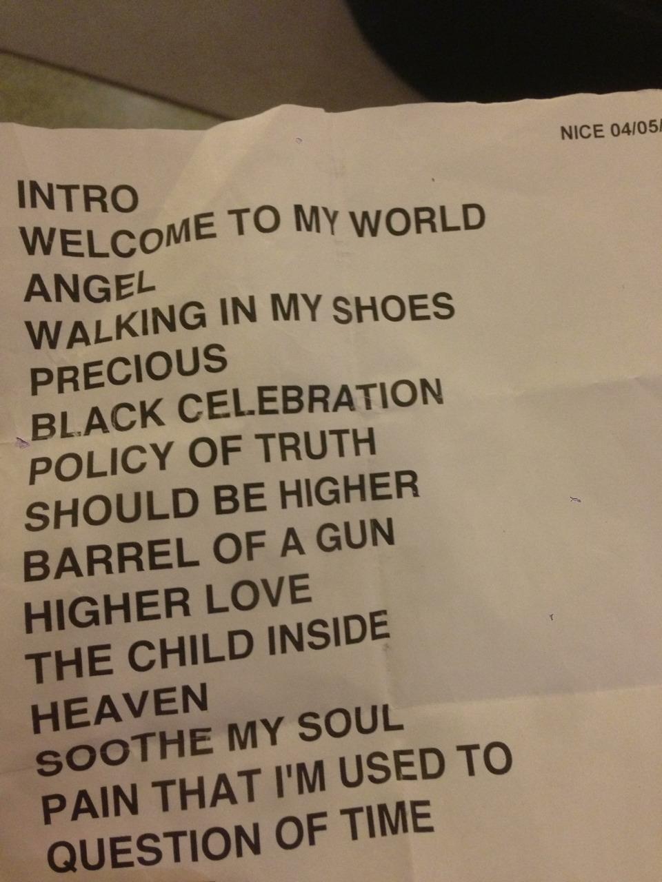 Depeche, nu mai veni aici: ragaim bere si papam mici!