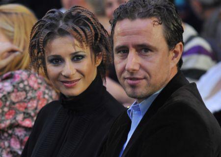 Ana Maria Prodan si Reghe fac nunta in stil traditional, cu gaina si joc!