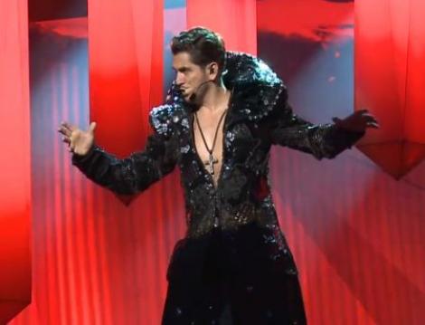 E in finala Eurovision 2013, dar continua sa fie criticat: "Castratul de Cezar Ouatu ar trebui sa-si dea palme in timp ce canta"