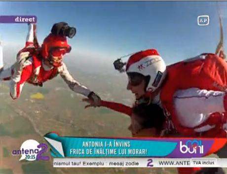VIDEO! Antonia a sarit in gol cu parasuta! Vezi cat de impresionata a fost artista de aceasta experienta inedita!