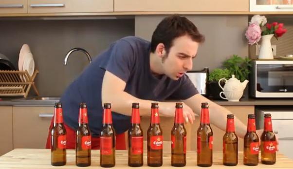 VIDEO: Mai ceva ca la Eurovision! Cum suna imnul Barcelonei cantat la cateva sticle de bere