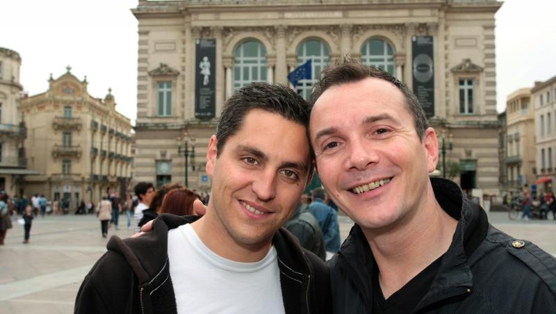 Vous pouvez embrasser la mariée... Ei sunt primii homosexuali din Franta care se vor casatori!