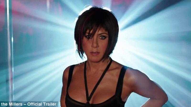 Jennifer Aniston, scene fierbinti de striptease in noul film (VIDEO)