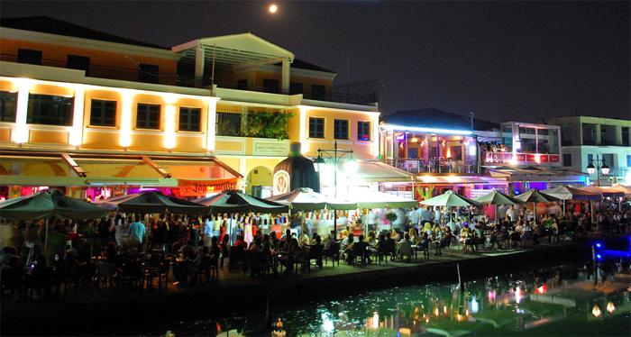 Viata de noapte in Insula Lefkada din Grecia