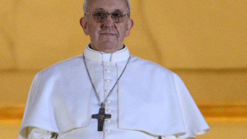 Papa Francisc a slujit alaturi de un roman!