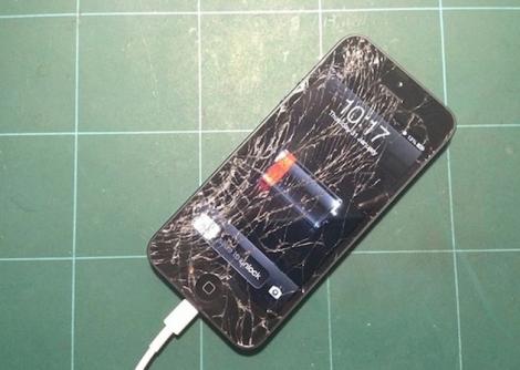 De ce costa atat sa repari un iPhone 5?