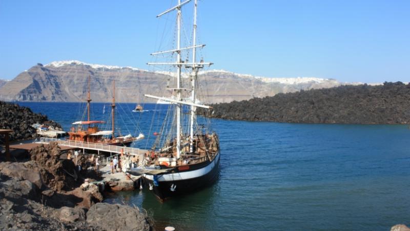 Croaziere si excursii spectaculoase din Santorini