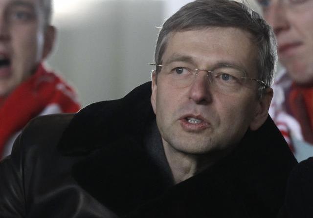A$ Monaco devine o super-putere! E miliardar, cumpara insule si, de maruntis, se joaca de-a fotbalul
