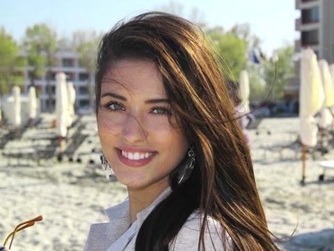 Cat de dulce este Maya, fetita Antoniei! Crezi ca seamana cu mama ei?