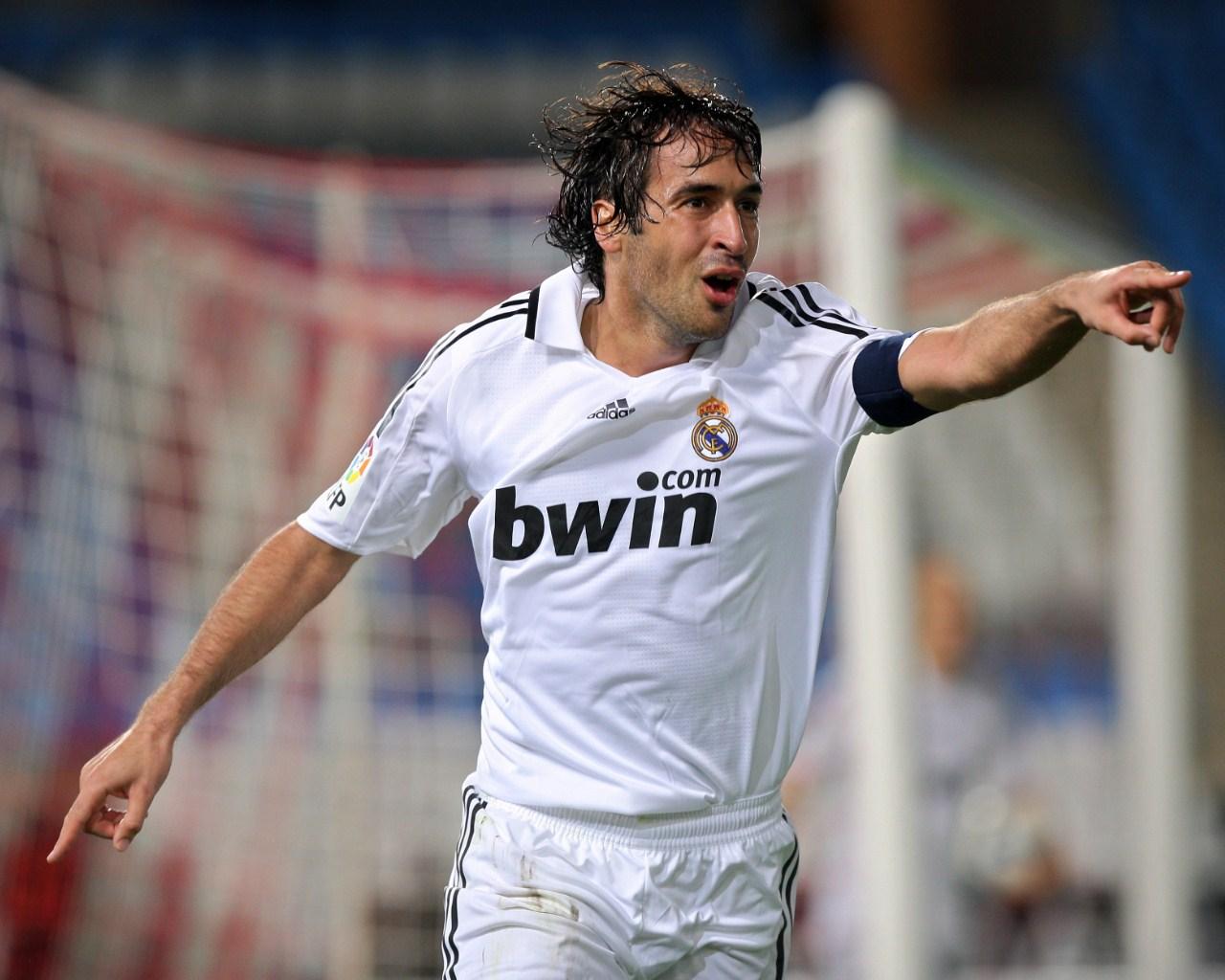 "Ce mai e mia in ziua de azi?" | Catalin Oprisan scrie despre Raul Gonzalez, "legenda care a implinit 1.000 de meciuri"
