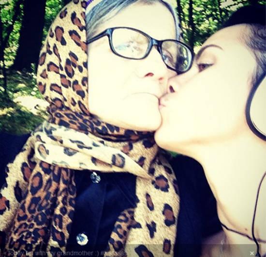 Emotionant! Inna a petrecut Pastele alaturi de bunica ei