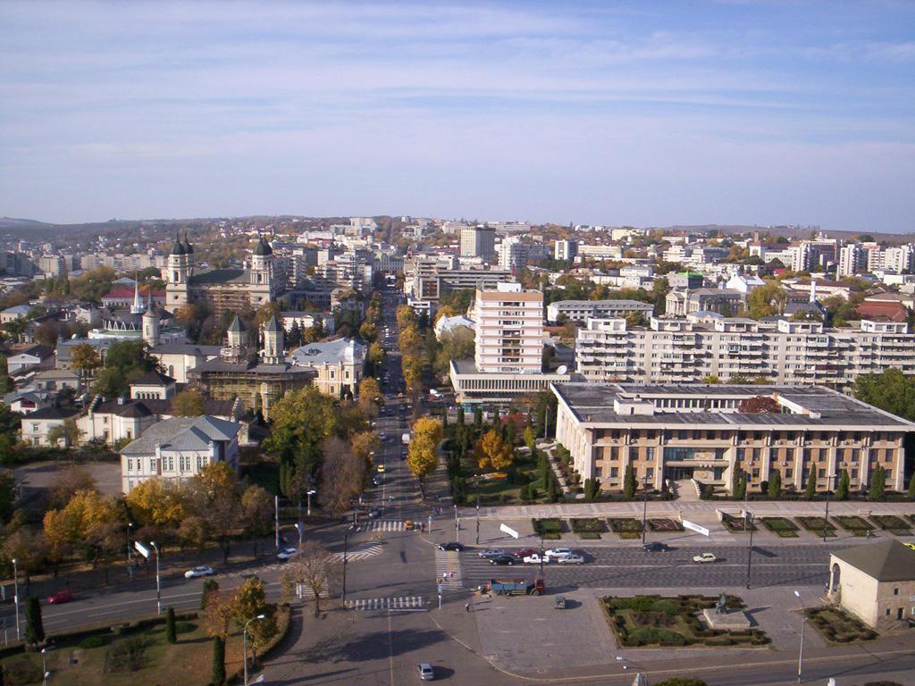 Un apartament din Iasi se vinde cu tot cu liftul blocului
