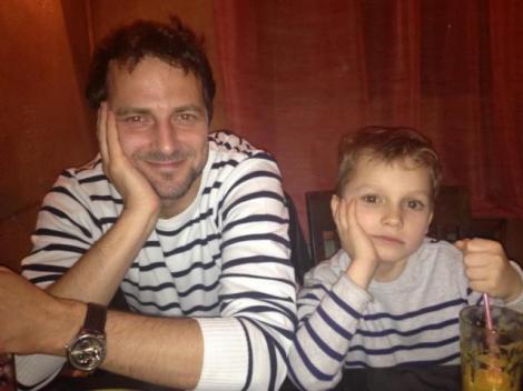 Asemanare izbitoare intre actorul Andrei Aradits si fiul sau, Eric, la varsta de un an!