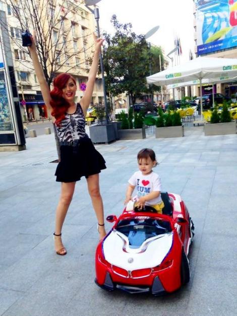 Mamica Elena Gheorghe, copilot de pe margine pentru baietelul ei, Nicholas