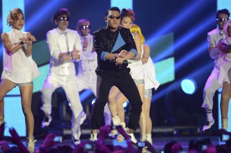 Piesa "Gentleman" a lui Psy, devansata de doua cantarete romance in TOP CHART TV