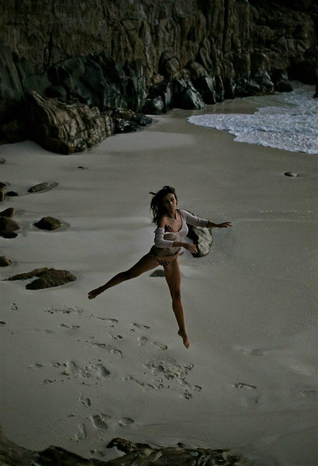 Arata demential! Madalina Ghenea, surprinsa pe o plaja pustie! (FOTO)